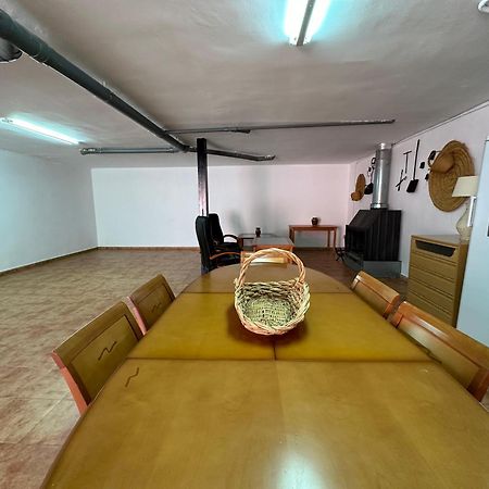 Casa Grande De Tres Plantas Con Parking Gratis Villa Linares  Buitenkant foto