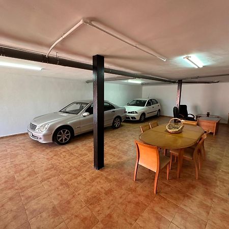 Casa Grande De Tres Plantas Con Parking Gratis Villa Linares  Buitenkant foto