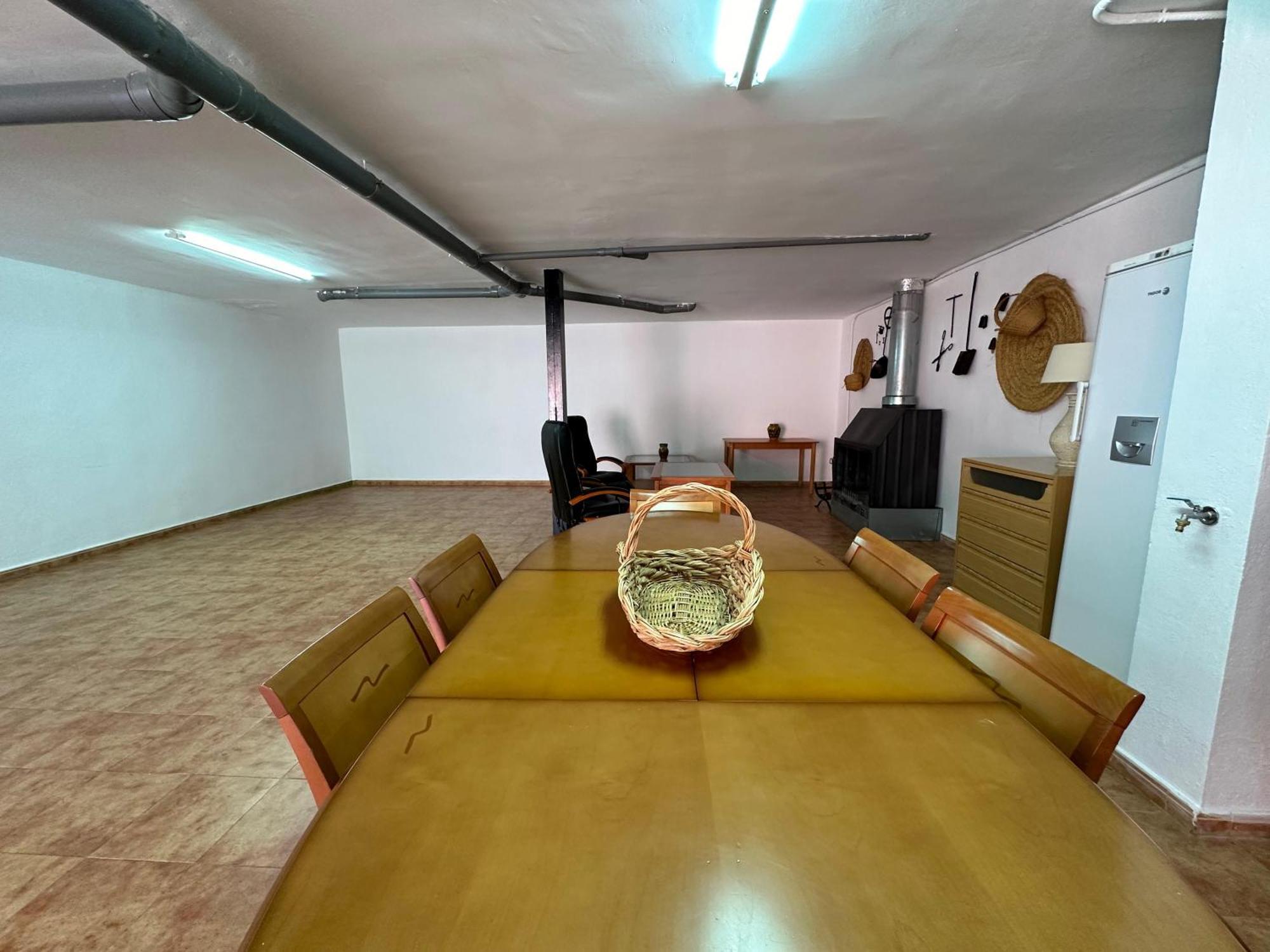 Casa Grande De Tres Plantas Con Parking Gratis Villa Linares  Buitenkant foto