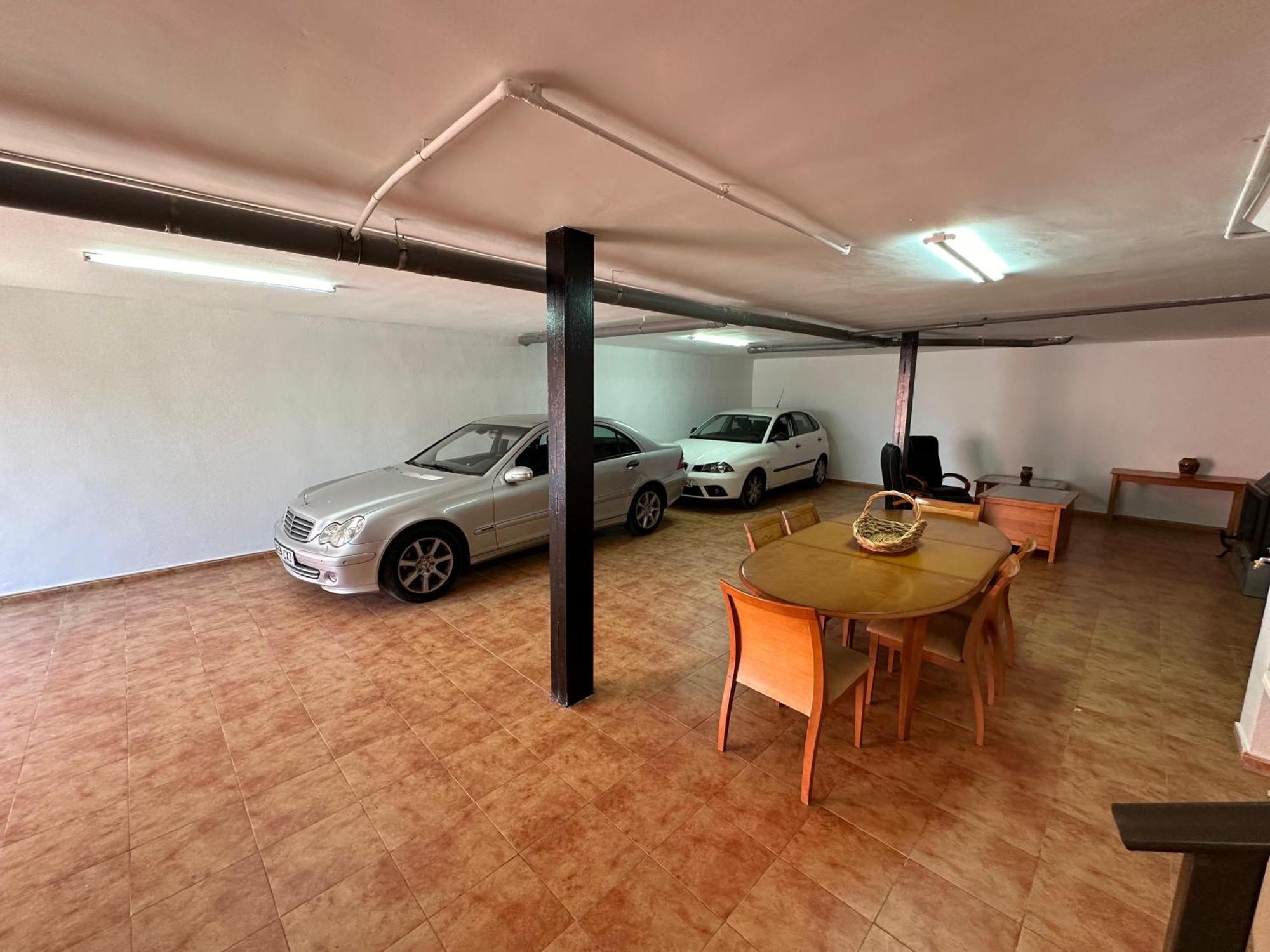 Casa Grande De Tres Plantas Con Parking Gratis Villa Linares  Buitenkant foto