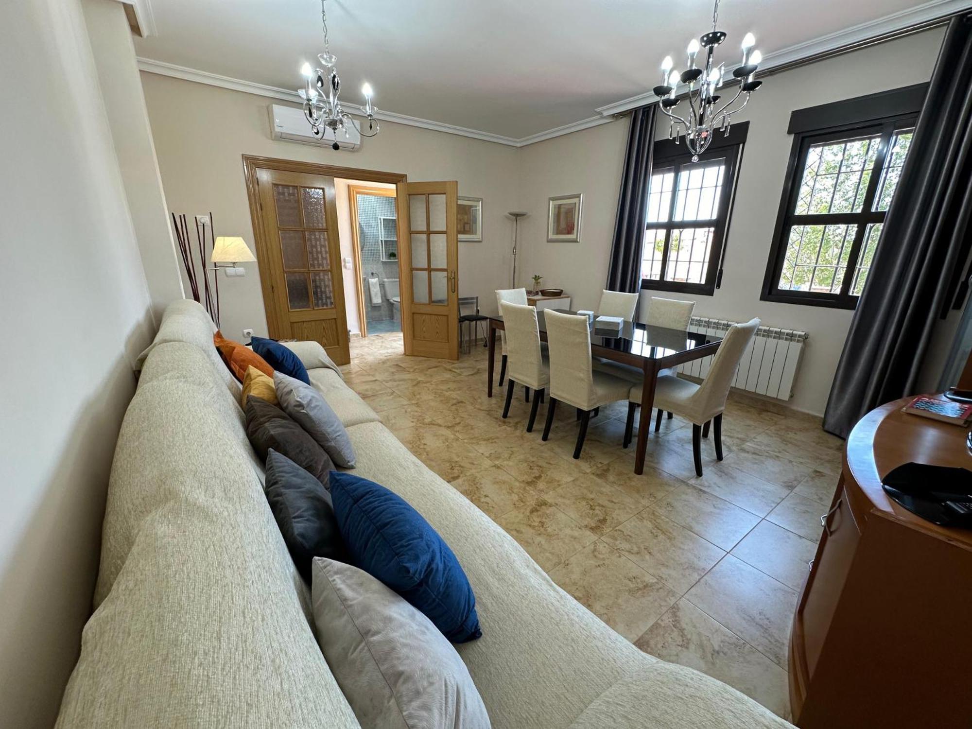 Casa Grande De Tres Plantas Con Parking Gratis Villa Linares  Buitenkant foto