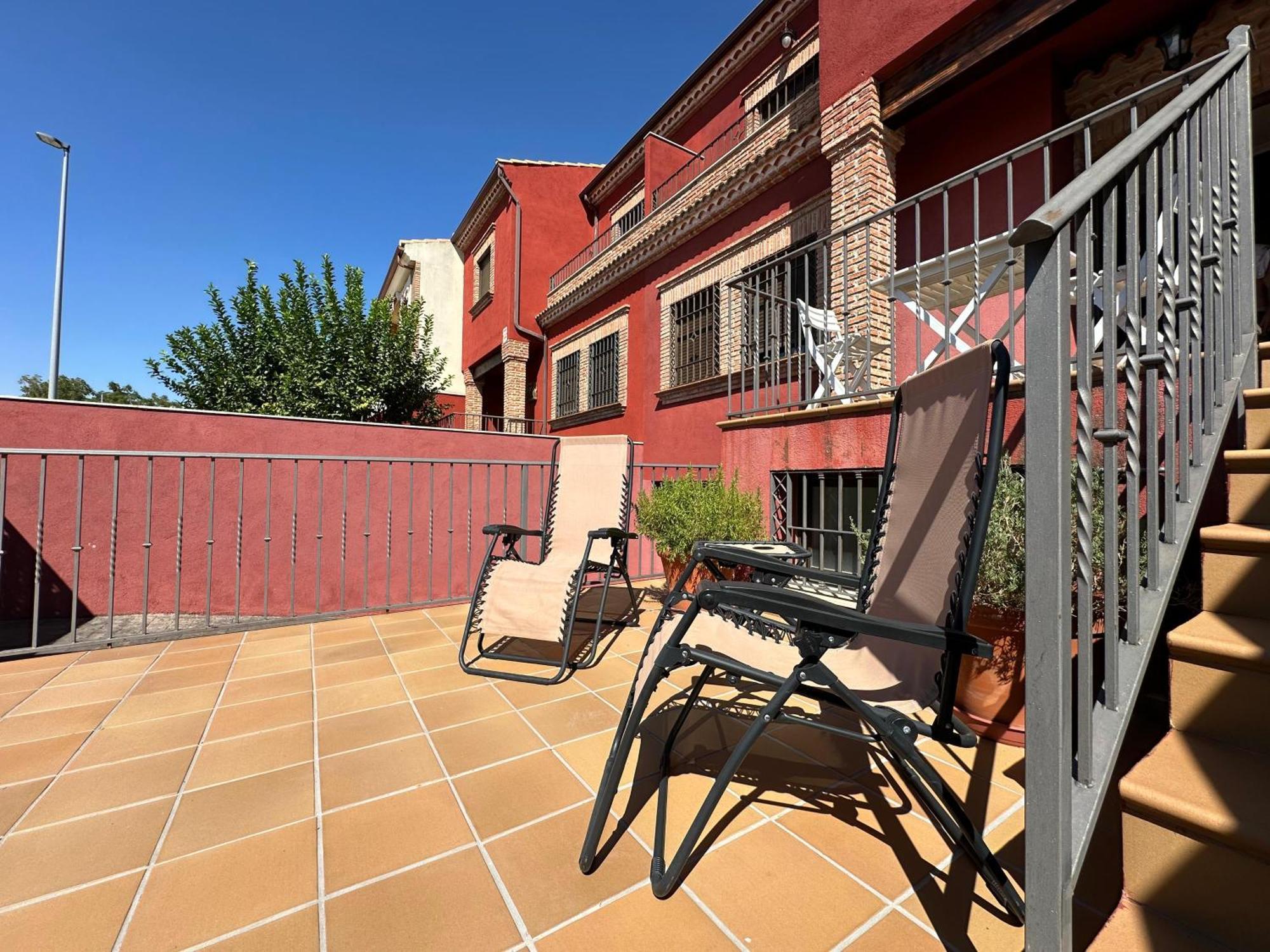 Casa Grande De Tres Plantas Con Parking Gratis Villa Linares  Buitenkant foto