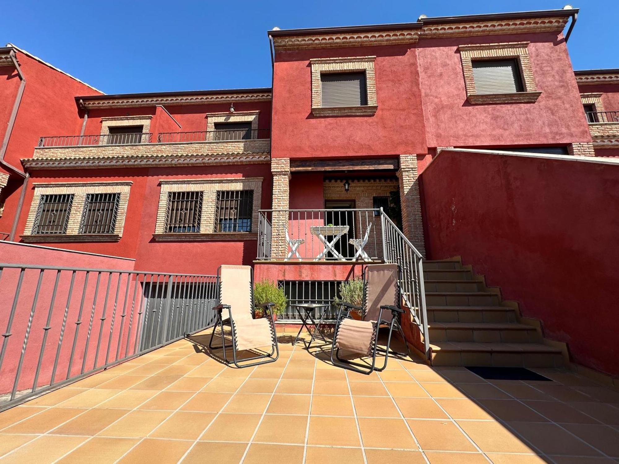 Casa Grande De Tres Plantas Con Parking Gratis Villa Linares  Buitenkant foto